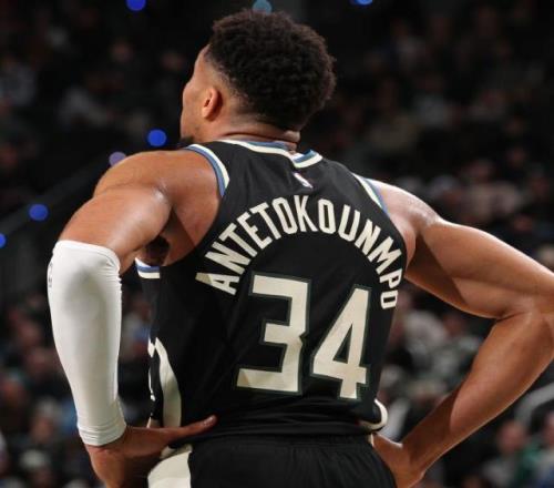 波特撤步三,分助雄鹿连,开启,平博体育官网,平博体育直播,体育赛事直播,足球直播