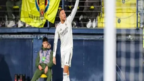 柯洁周冠宇F1上海站邂逅，合影时刻引期待